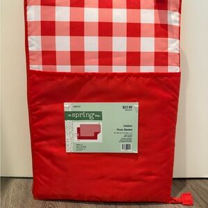 Cute Red & White Gingham Outdoor Picnic Blanket- NWT